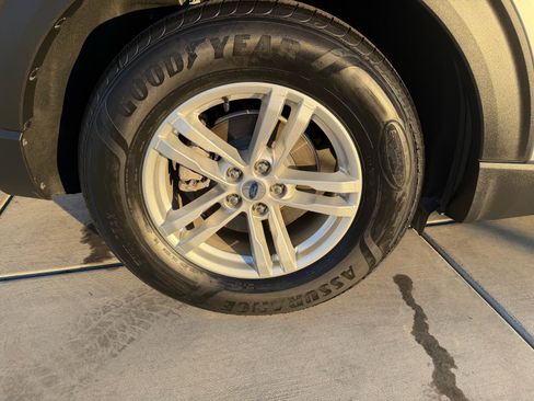 Used 2022 Ford Explorer XLT w/ Equipment Group 202A image 31