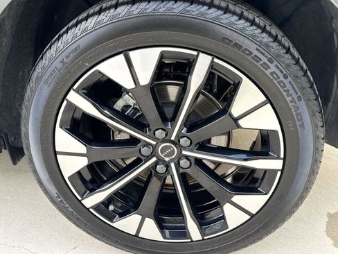 Certified 2026 Volvo XC60 B5 Ultra w/ Climate Package AWD/4WD image 12