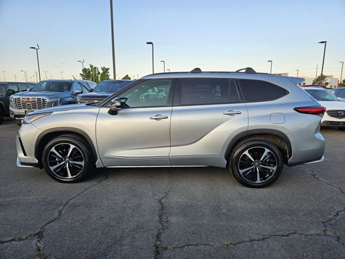 Used 2022 Toyota Highlander XSE AWD/4WD image 10