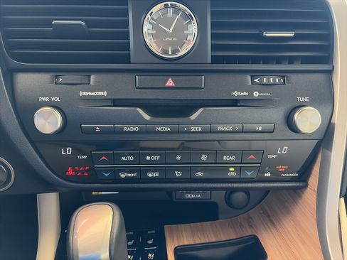 Used 2021 Lexus RX 350L Premium w/ Premium Package image 35