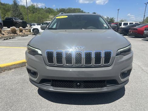 Used 2021 Jeep Cherokee Latitude Lux w/ Comfort/Convenience Group image 2