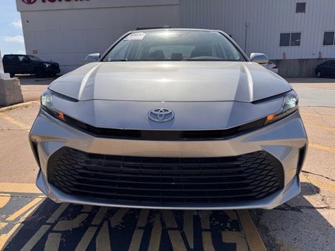 Used 2025 Toyota Camry LE image 5