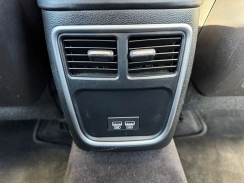 Used 2017 Chrysler 300 Limited image 18