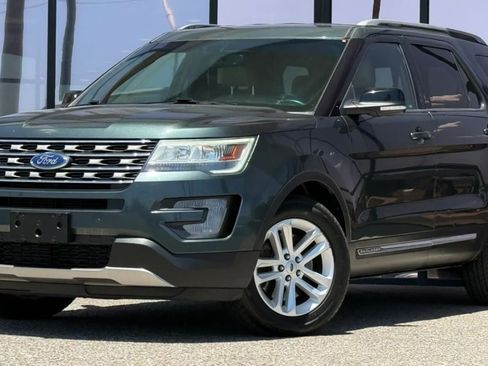 Used 2016 Ford Explorer XLT w/ Equipment Group 202A FWD image 2