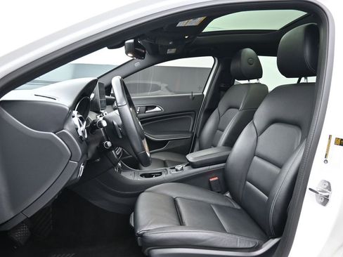 Used 2019 Mercedes-Benz GLA 250 4MATIC w/ Premium Package image 10