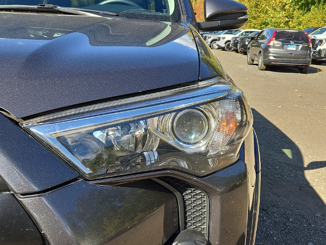 Used 2018 Toyota 4Runner SR5 Premium AWD/4WD image 28