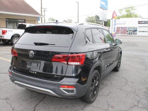 Used 2022 Volkswagen Taos SE w/ Panoramic Sunroof Package image 7