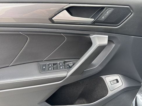 Used 2023 Volkswagen Tiguan SE image 18