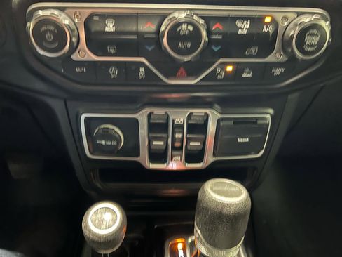 Used 2020 Jeep Gladiator Overland image 20