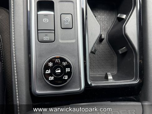 Used 2023 Nissan Pathfinder SL w/ Black Appearance Package AWD/4WD image 9