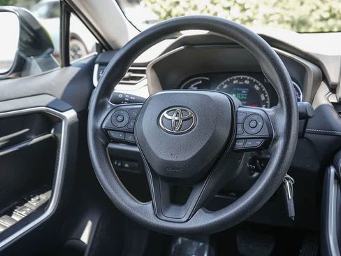 Used 2025 Toyota RAV4 LE AWD/4WD image 15
