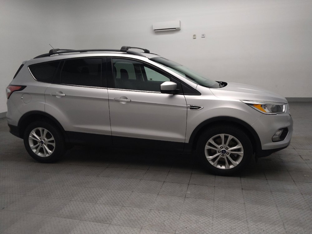 Used 2018 Ford Escape SE w/ Ford Safe & Smart Package AWD/4WD image 11