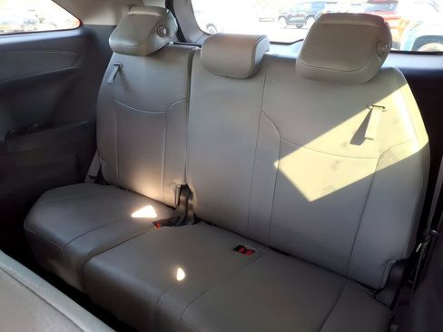Used 2025 Toyota Sienna XLE FWD image 14