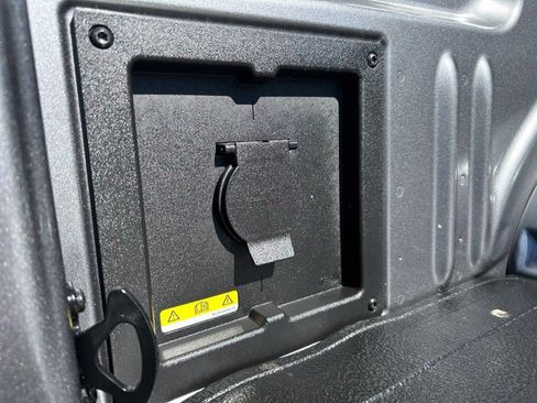 Used 2025 Ford F150 Lariat AWD/4WD image 13