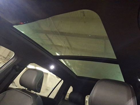 Used 2023 Volkswagen Tiguan SE R-Line image 12