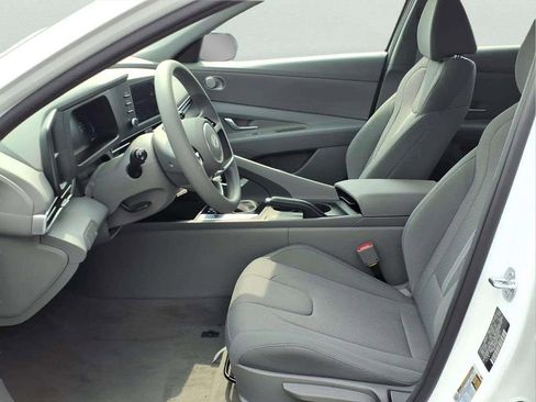 New 2026 Hyundai Elantra SE FWD image 9
