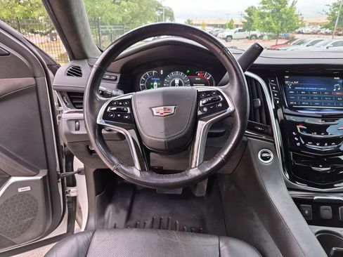 Used 2018 Cadillac Escalade Platinum AWD/4WD image 30