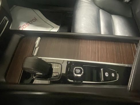 Used 2022 Volvo XC60 B5 Momentum w/ Advanced Package image 26