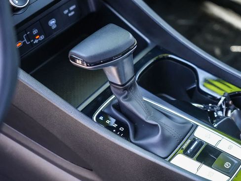Used 2025 Hyundai Santa Cruz SE FWD image 19