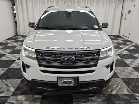 Used 2018 Ford Explorer XLT w/ Equipment Group 202A image 2