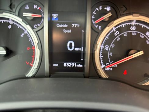 Used 2021 Toyota 4Runner Venture w/ Moonroof Package AWD/4WD image 9