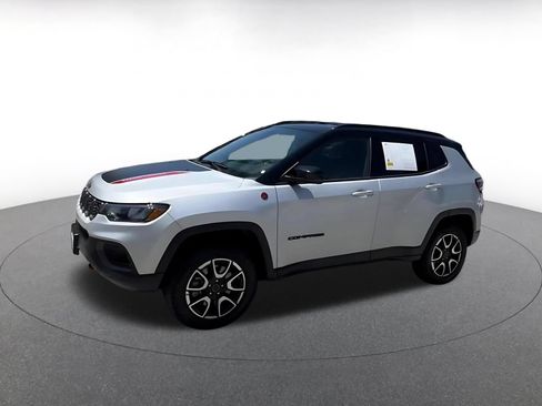 Used 2025 Jeep Compass Trailhawk AWD/4WD image 6