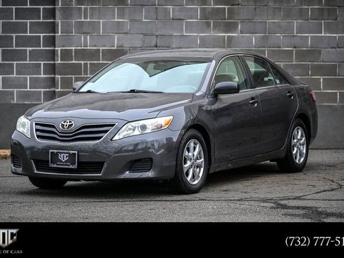 Used 2011 Toyota Camry LE w/ LE Extra-Value Pkg image 1