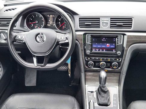 Used 2016 Volkswagen Passat 1.8T SE w/ Lighting Package (P06) FWD image 27