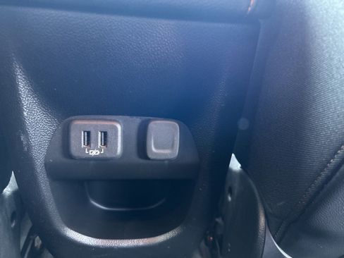 Used 2022 GMC Canyon AT4 image 29