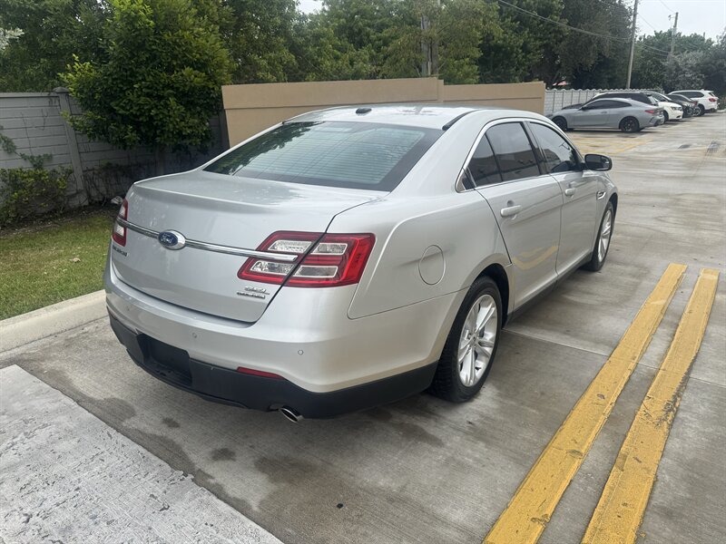 Used 2017 Ford Taurus SEL FWD image 5