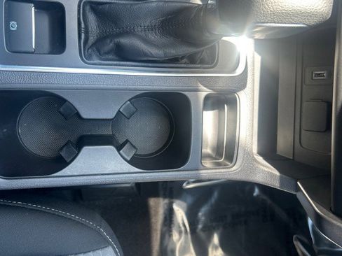 Used 2019 Ford Escape SE FWD image 18