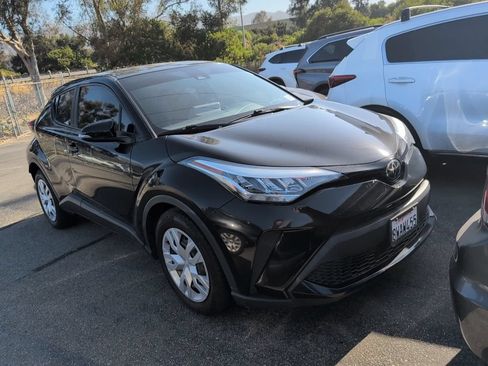 Used 2021 Toyota C-HR LE FWD image 2