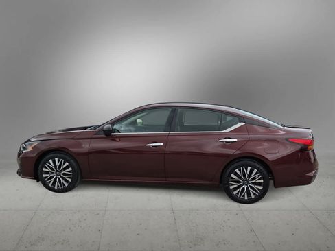 Used 2024 Nissan Altima 2.5 SV FWD image 4