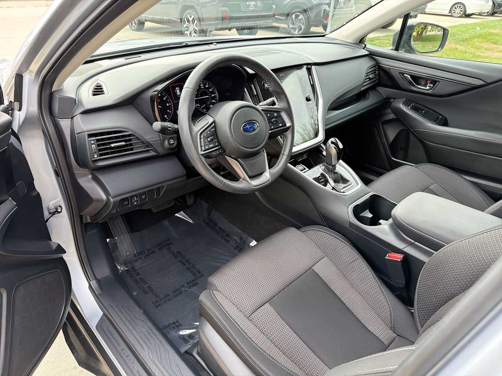 Used 2024 Subaru Outback Premium AWD/4WD image 2