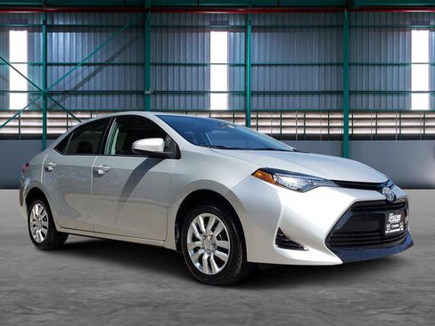 Used 2017 Toyota Corolla LE image 6