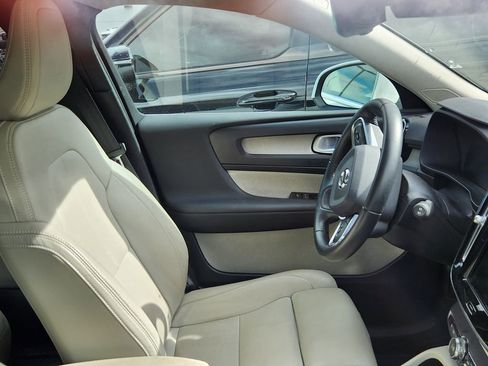 Used 2019 Volvo XC40 T5 Inscription image 8