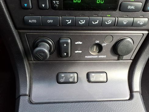 Used 2003 Ford Thunderbird Deluxe image 30