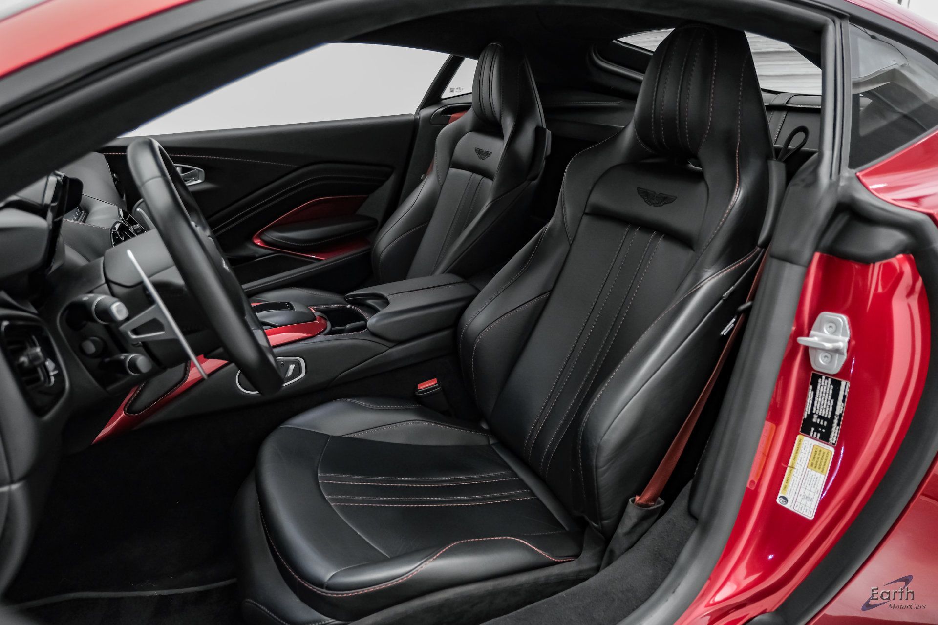 Used 2019 Aston Martin V8 Vantage Coupe RWD image 41