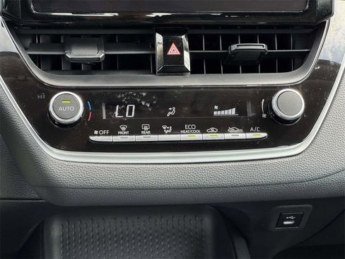 Used 2024 Toyota Corolla LE image 5