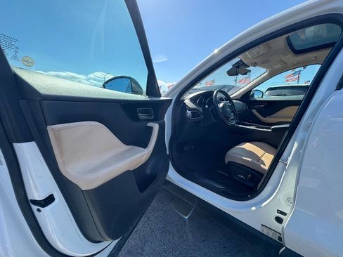 Used 2019 Jaguar F-PACE Premium image 8