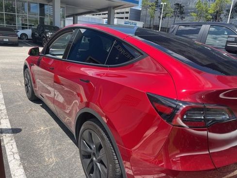 Used 2025 Tesla Model Y Long Range RWD image 3