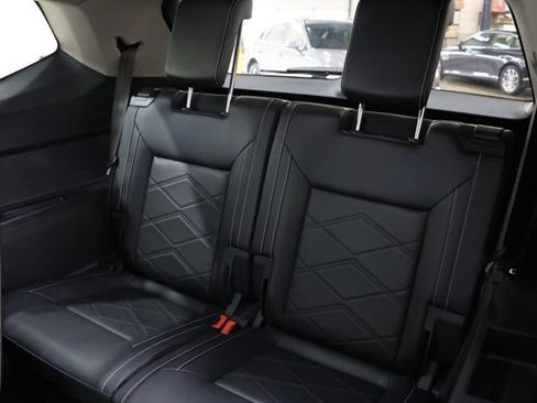 Used 2025 Volkswagen Atlas SE FWD image 36