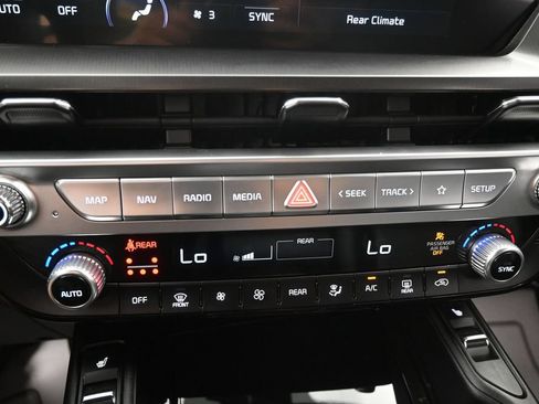 Used 2025 Kia Telluride S FWD image 15