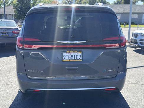 Used 2021 Chrysler Pacifica Touring-L FWD image 5