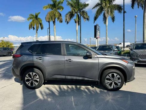 Used 2023 Nissan Rogue SV image 6