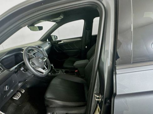 Used 2023 Volkswagen Tiguan SE R-Line image 13