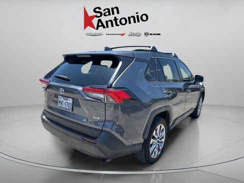 Used 2020 Toyota RAV4 XLE Premium FWD image 10
