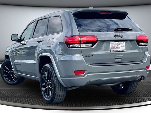 Used 2020 Jeep Grand Cherokee Altitude AWD/4WD image 4