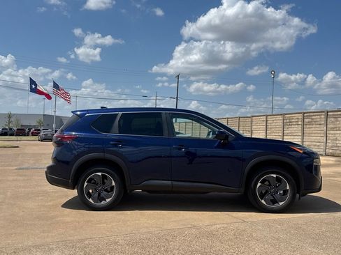 Certified 2025 Nissan Rogue SV FWD image 27