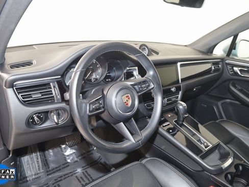 Used 2022 Porsche Macan image 28
